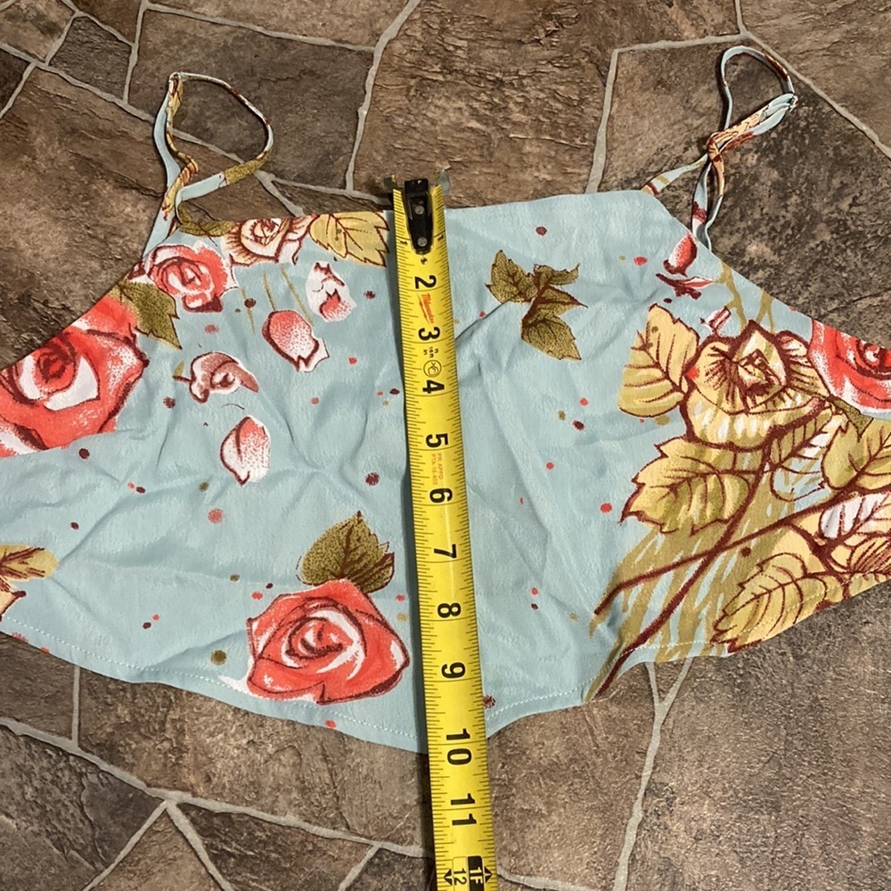 NWT Urban Renewal Floral Crop Top Sz Medium - Picture 3 of 10